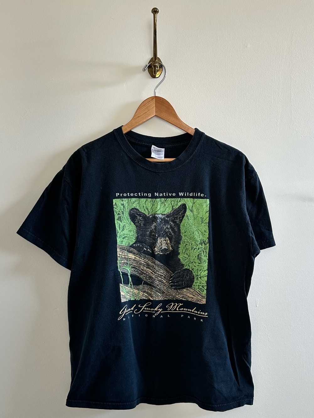Vintage Great Smoky Mountain NP tshirt with bear graphic- L